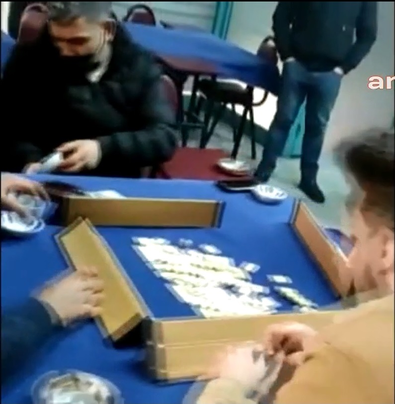 İstanbul'da kahve baskını... 23 kişiye 73 bin 140 TL ceza kesildi...