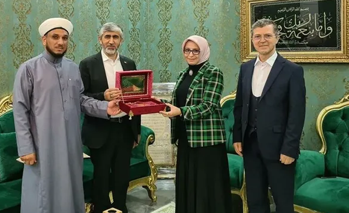 Devlet yetkilileri şeyhin huzurunda...El pençe divan...