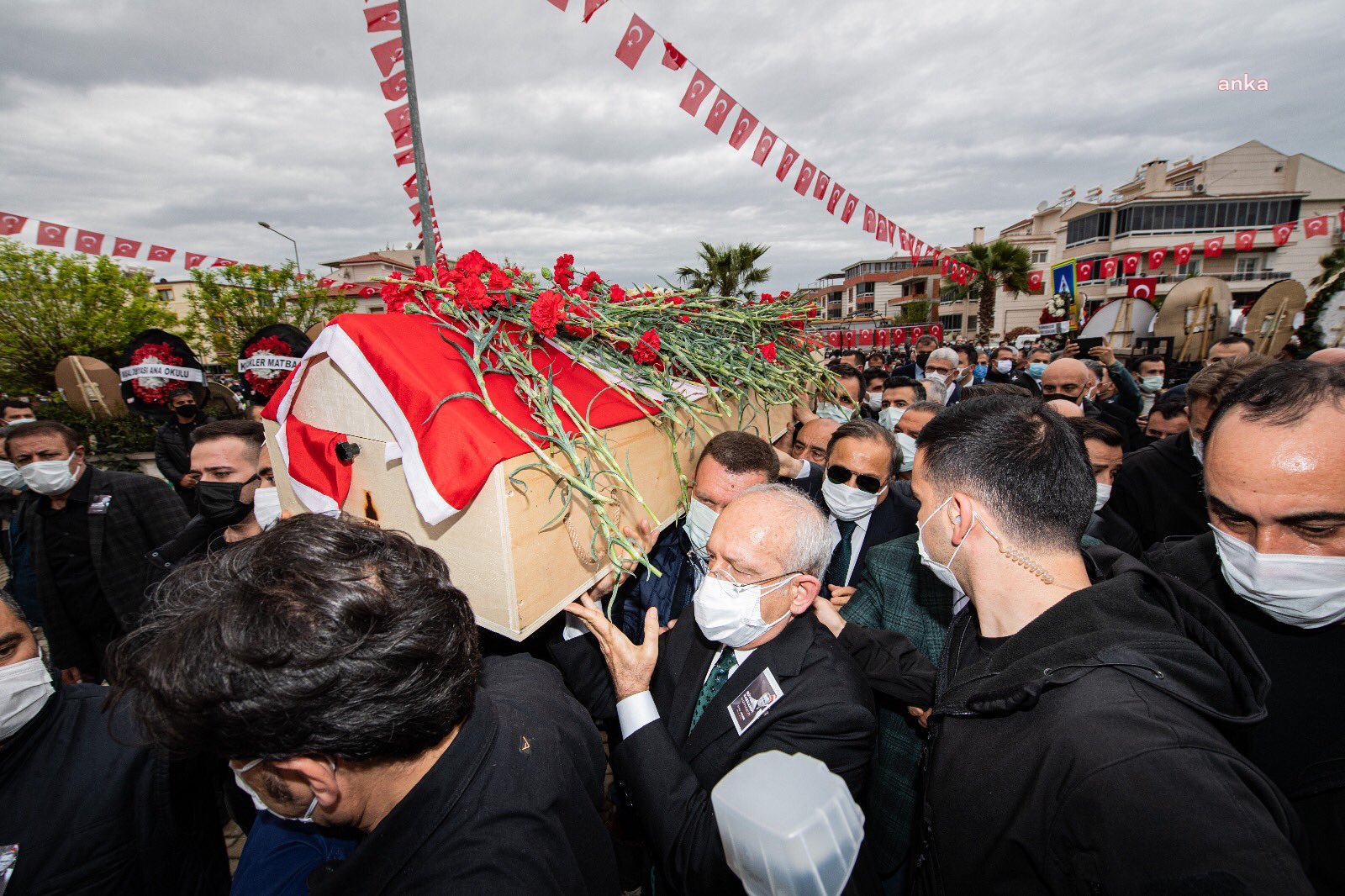 Torbalı Belediye Başkanı İsmail Uygur’a son veda… Kılıçdaroğlu: “Huzurunuzda kendisine teşekkür ediyorum”