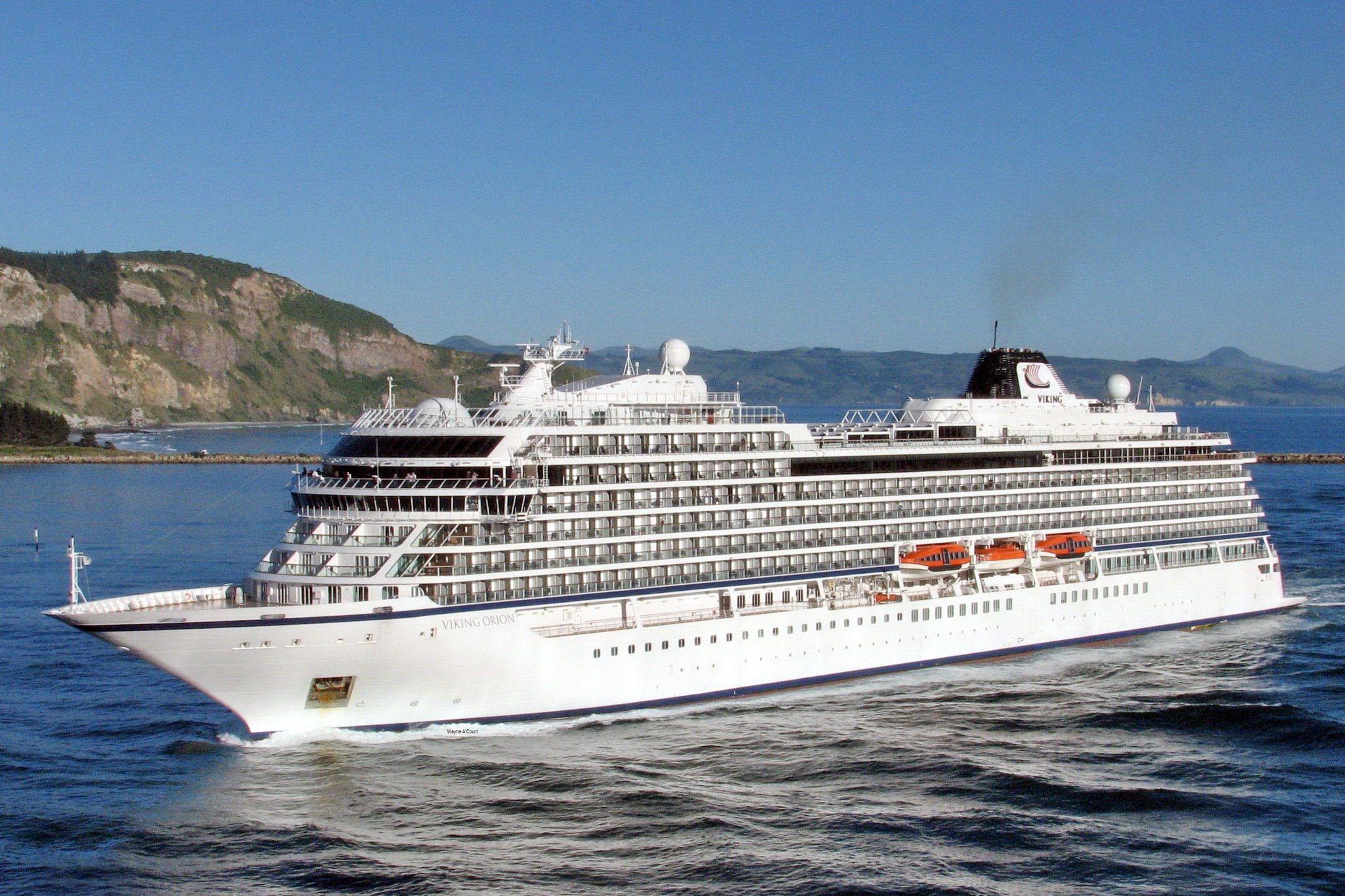 Viking Orion, Bodrum’da...228 metrelik bin 150 personelli dev gemi Bodrum’a demir attı