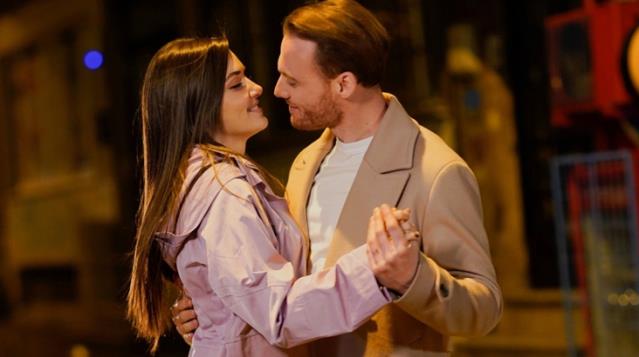 Aşk iddialarını yalanlayan Hande Erçel ve Kerem Bürsin sobelendi!