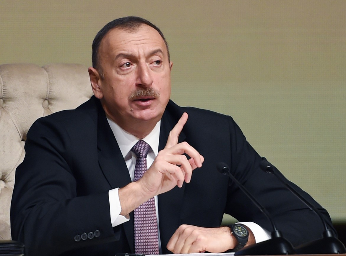 Aliyev, Ermenistan’a çok sert çıktı: “Ermenistan isterse kolay, istemezse zorla çözeriz”