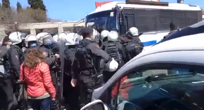 Bakırköy'de 1 Mayıs programını açıklamak isteyen işçilere polis müdahalesi! Çok sayıda gözaltı...
