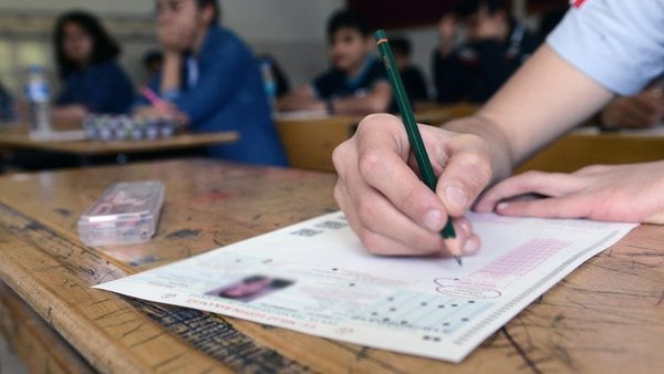Milli Eğitim Bakanı Açıkladı: Lise sınavları erteleniyor mu?