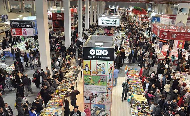 İzmir okumaya, düşünmeye, Hayır'lı direnişe devam ediyor