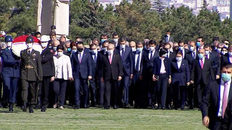 Devlet erkanı Anıtkabir'de Ulu Önder Mustafa Kemal Atatürk'ü andı