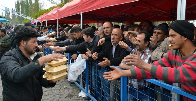 50 bin kişilik 50 kazan etli pilav izdihamı