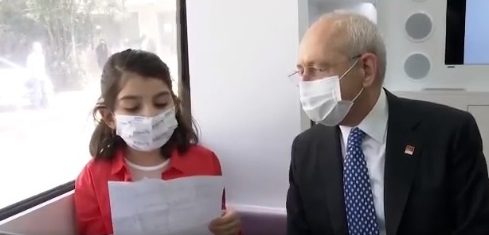 Kılıçdaroğlu, minik Cemre ile buluştu…CHP Lideri, Cemre’nin Atam şiirini dinledi…