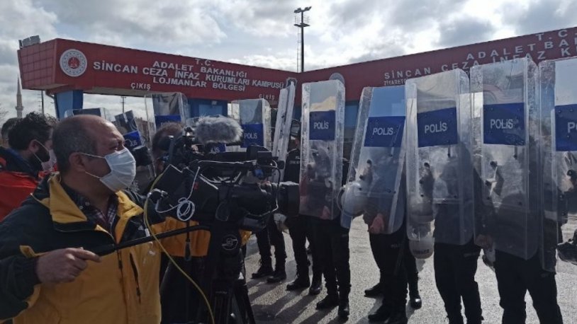 Kobani davasında gerilim dolu anlar! Polis, gazeteciler ve HDP yöneticileri arasında duvar oluşturdu
