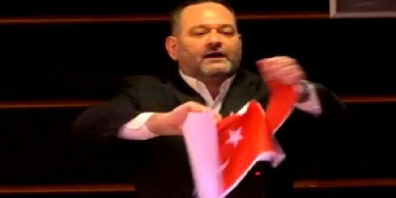 Türk bayrağını yırtan ve dokunulmazlığı kaldırılan Yunan vekil tutuklandı