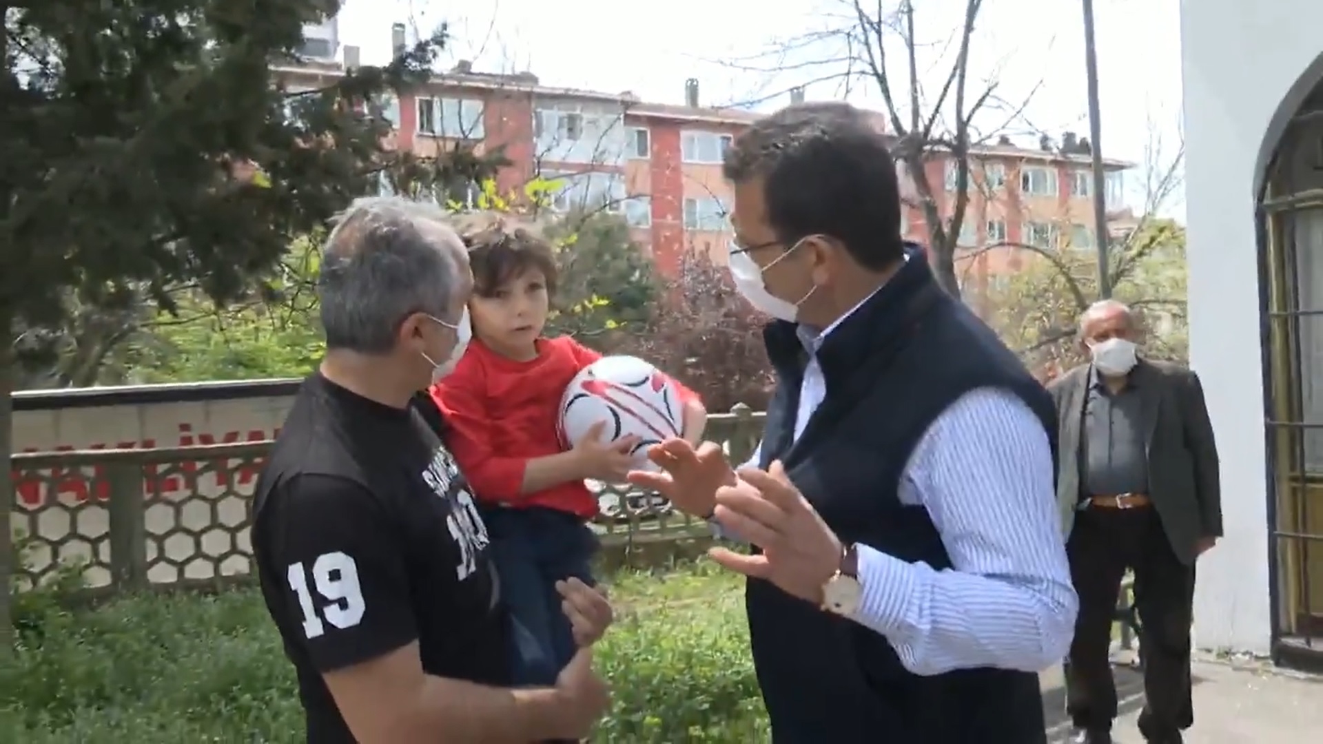 İmamoğlu ile Küçük Bora’nın sohbeti… Küçük Bora’nın İmamoğlu’na ilginç cevabı…