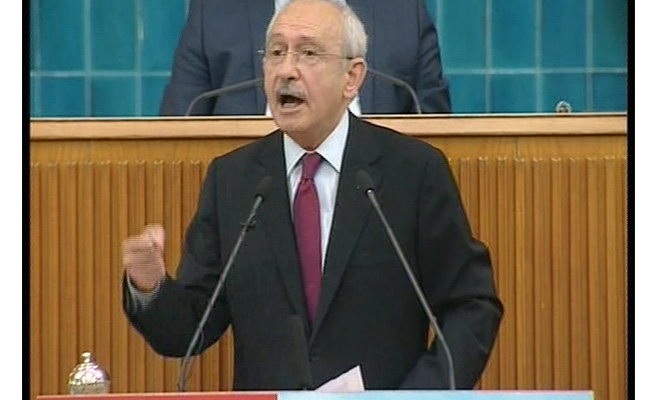 Kürsüyü yumrukladı