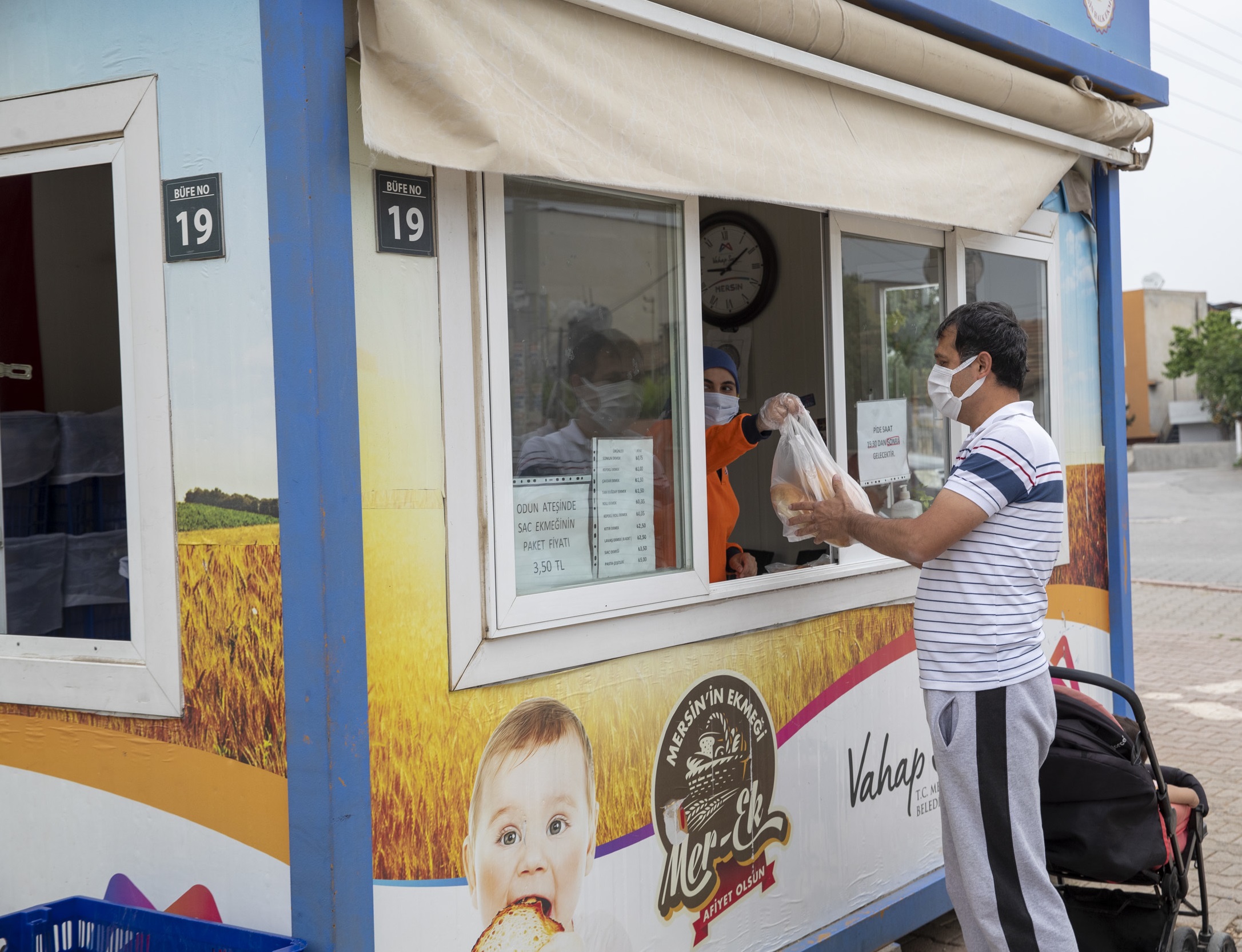 Mersin’de halka ücretsiz ekmek…