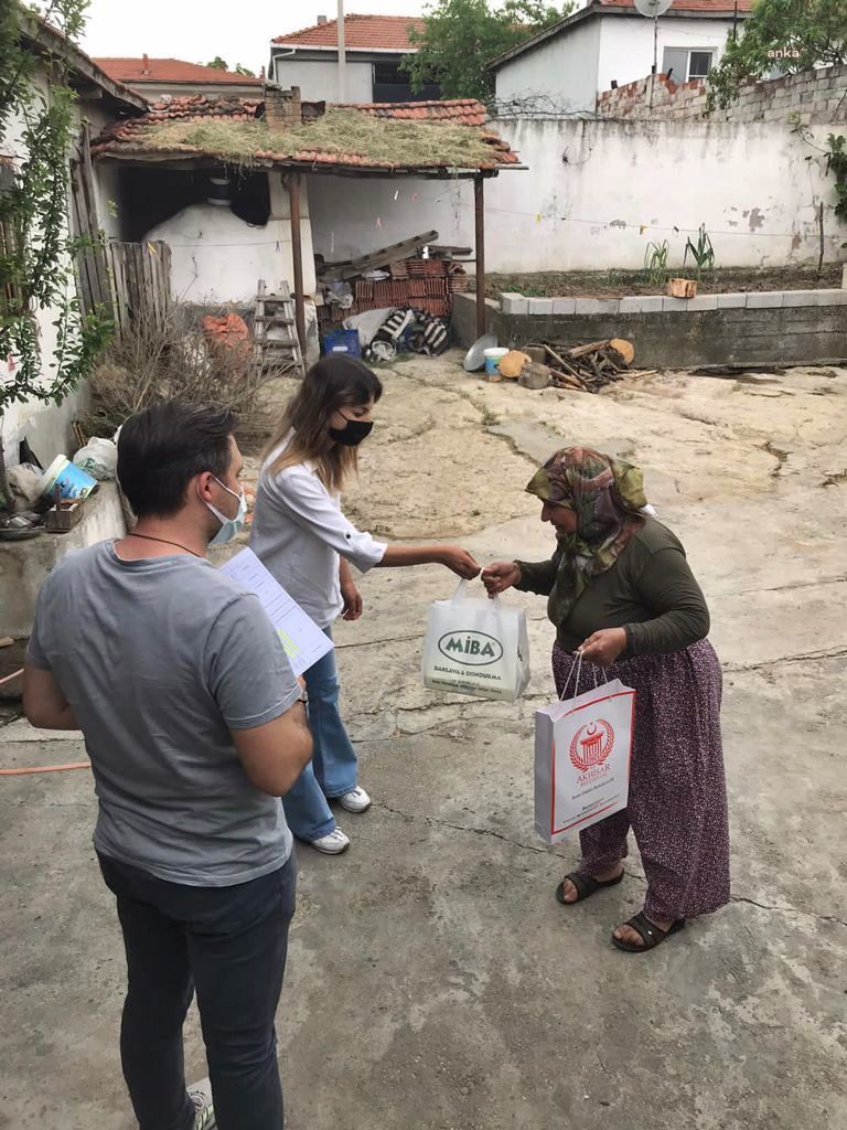 Akhisar Belediyesi, şehit ailelerini unutmadı…