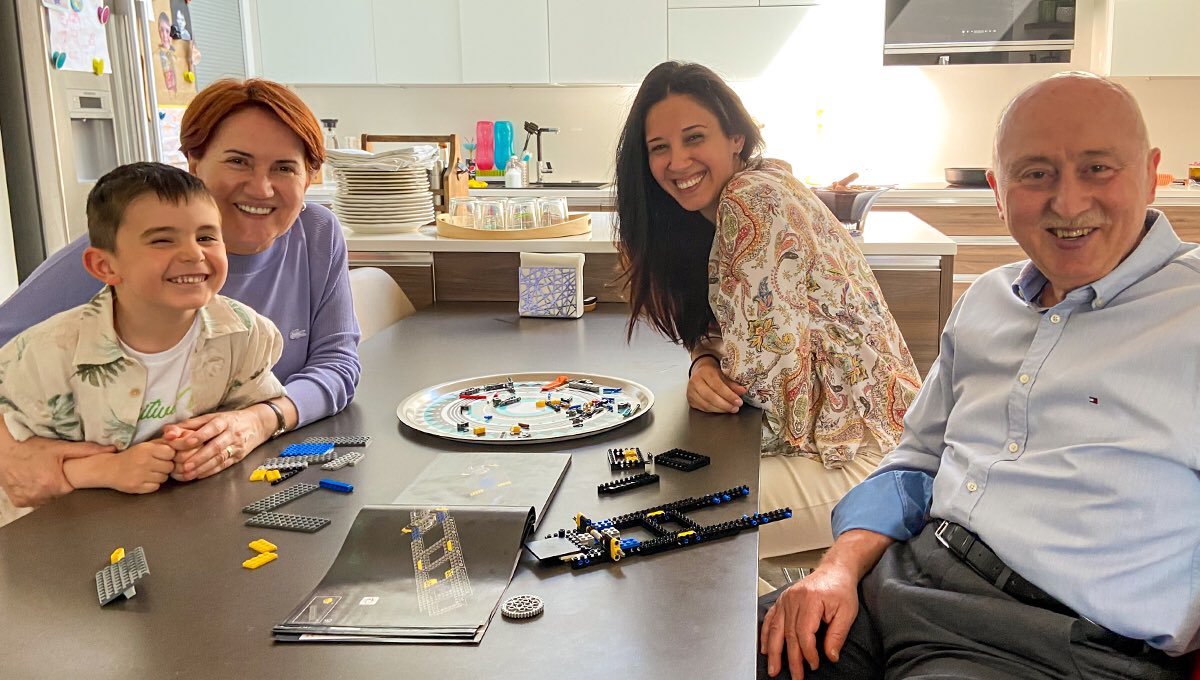 Akşener ailesinden bayram paylaşımı