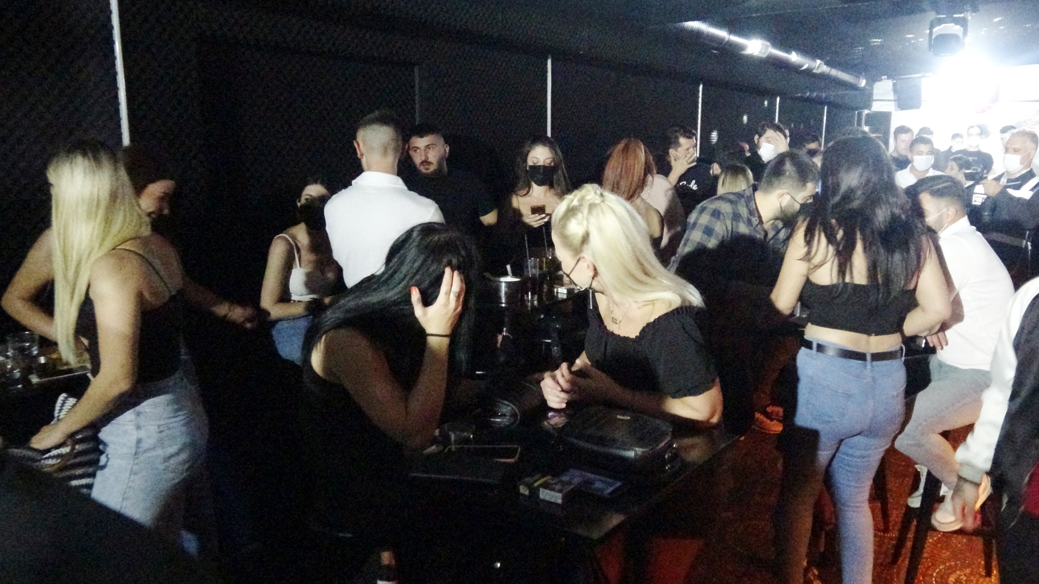 İstanbul’da parti düzenleyen gruba, 79 bin TL ceza…