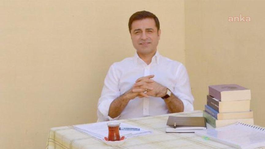 Demirtaş, mahkeme heyetine: “Çekilmenizi istiyorum, onurunuzu koruyun”