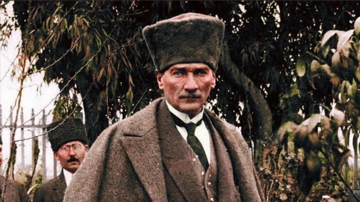 Deniz Zeyrek: "Doğum günün kutlu olsun Atatürk!"