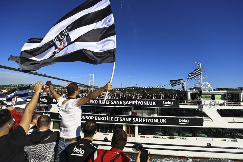Beşiktaş şampiyonluğunu kutluyor!