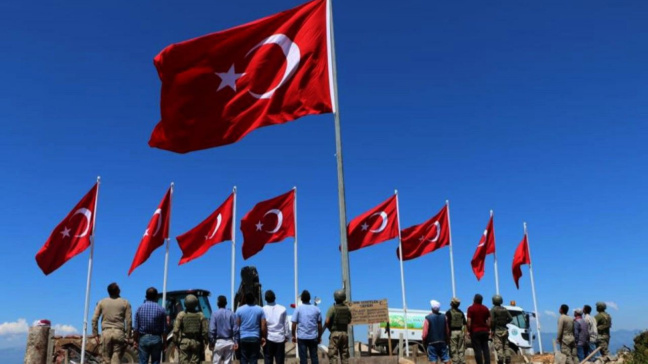 81 ilde 19:19'da İstiklal Marşı okundu