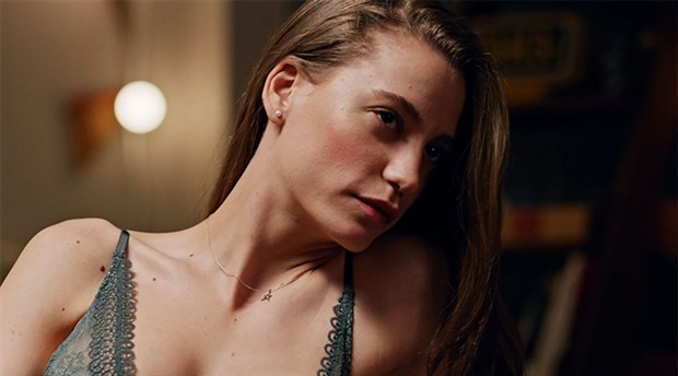 Serenay Sarıkaya'dan beğeni yağmuruna tutulan cesur pozlar