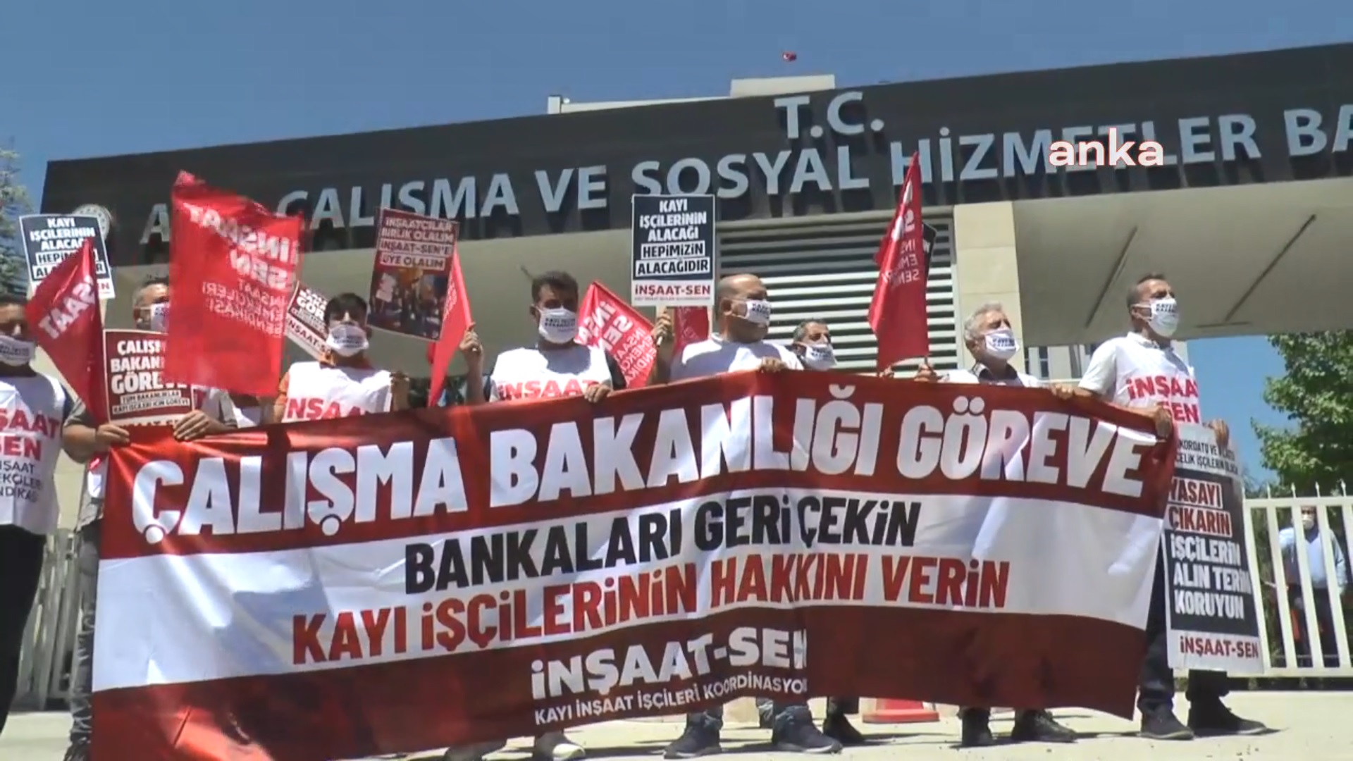 İnşaat işçilerinden, Çalışma Bakanlığı önünde eylem…
