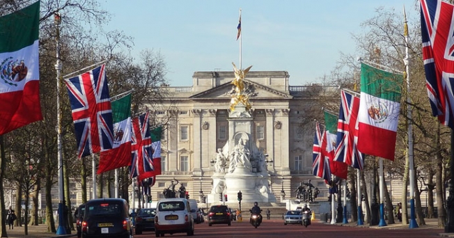 Buckingham Sarayı’nda olağanüstü saatler!