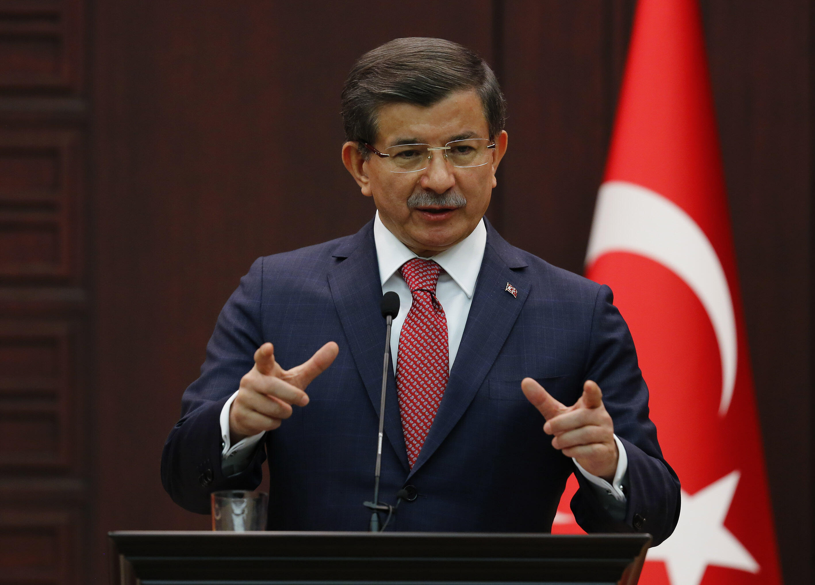 Gelecek Partisi Lideri Davutoğlu: “Albayrak benim için imza topladı, imzacılar gözü yaşlı özür dilediler”