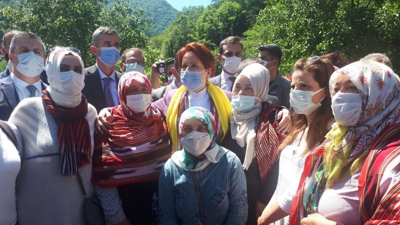 Provokasyona karşı İkizderelilerden Meral Akşener’e tam destek