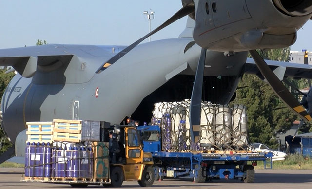 Türkiye’den Hindistan’a iki uçak sağlık malzemesi yardımı