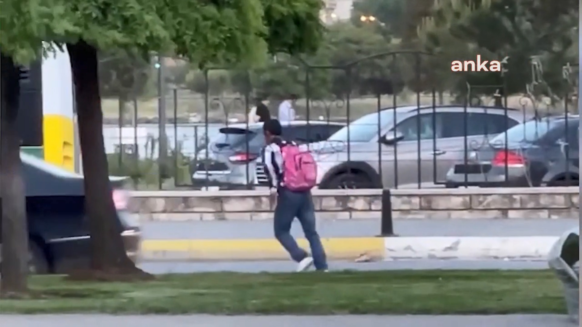 Topal dilenci, zabıtadan koşarak kaçtı….