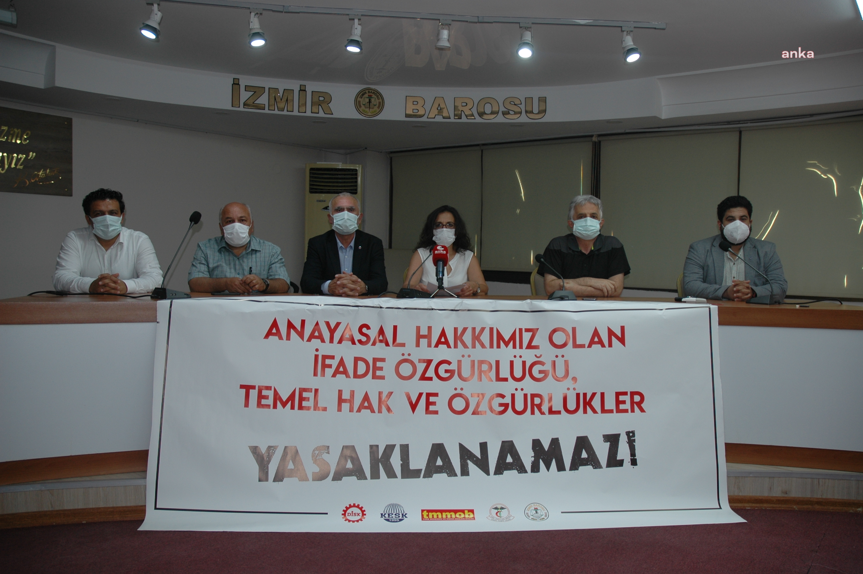 İzmir’de eylem yasağına tepki: “AKP’ye izin var, diğerlerine yok”
