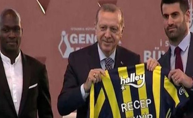 Mousa Sow ve Volkan Demirel'den Erdoğan'a hediye