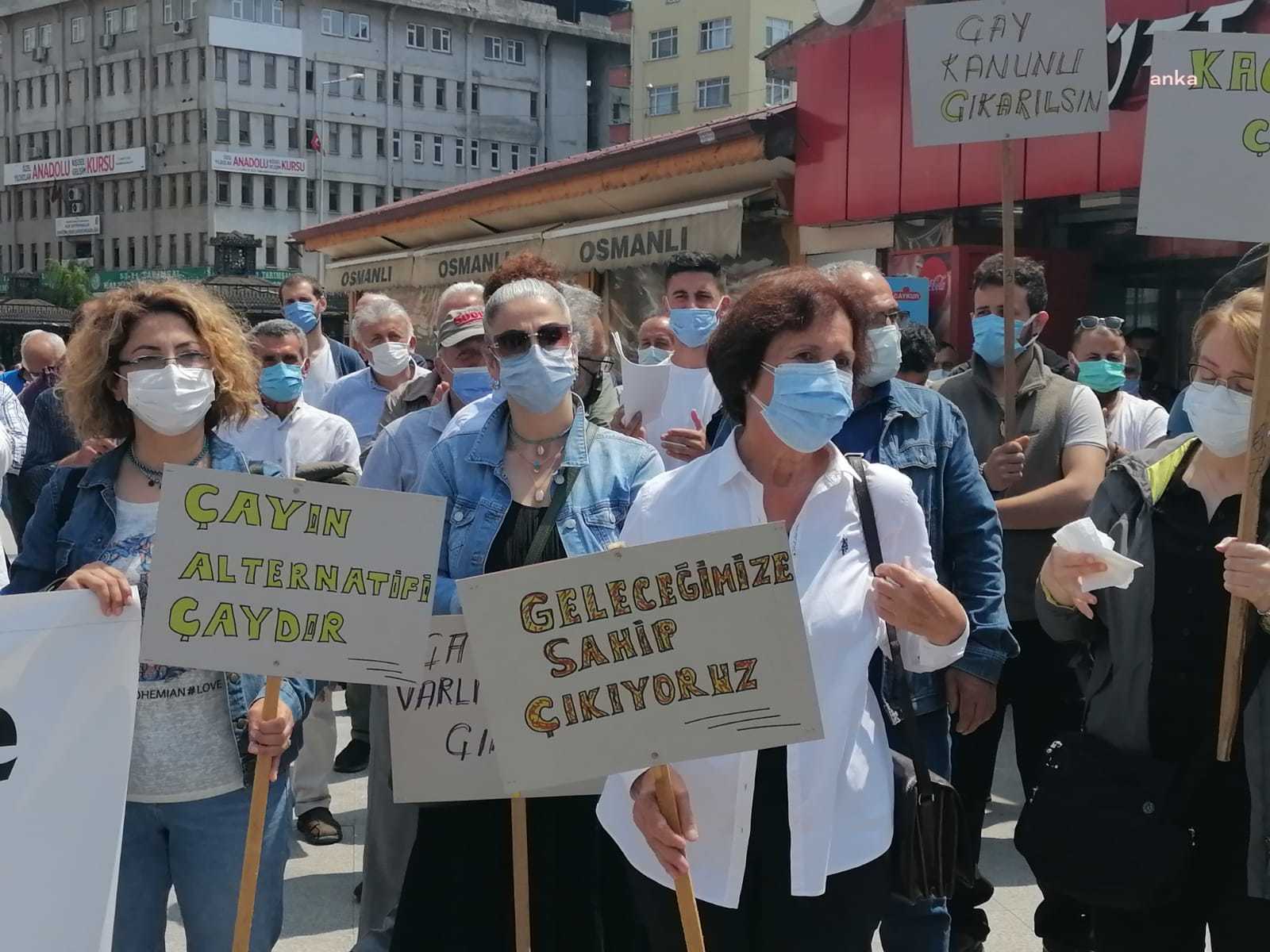 Çay eylemine provokasyon girişimi… Ardeşen’de bir kişi eylemcilere saldırdı!