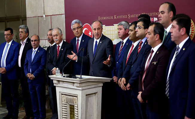 CHP'de 14 milletvekili TBMM'de basının karşısına çıktı ve...