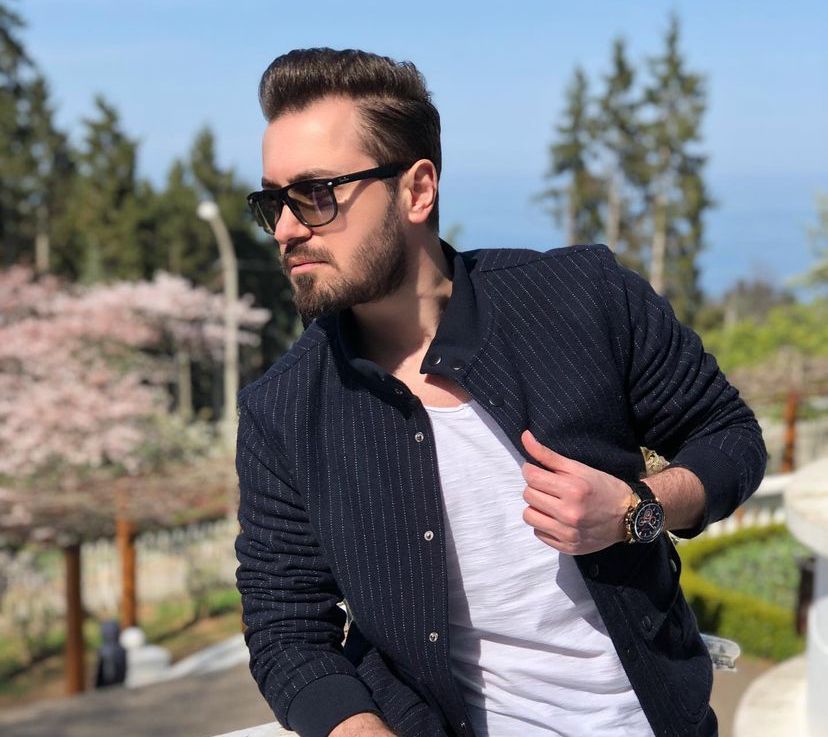 Ali Kemal Kakışım; Twitter’da bilinen adıyla ‘’Yazan Adam’’