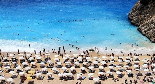 "Üç beş turist gelsin diye kendi milletini camış gibi lanse etti"
