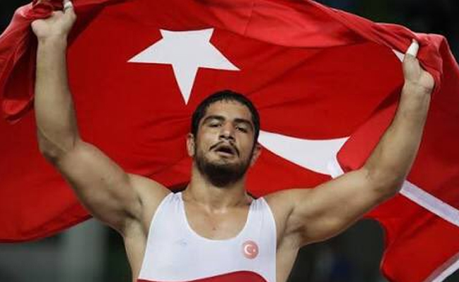 Taha Akgül altın madalya kazandı