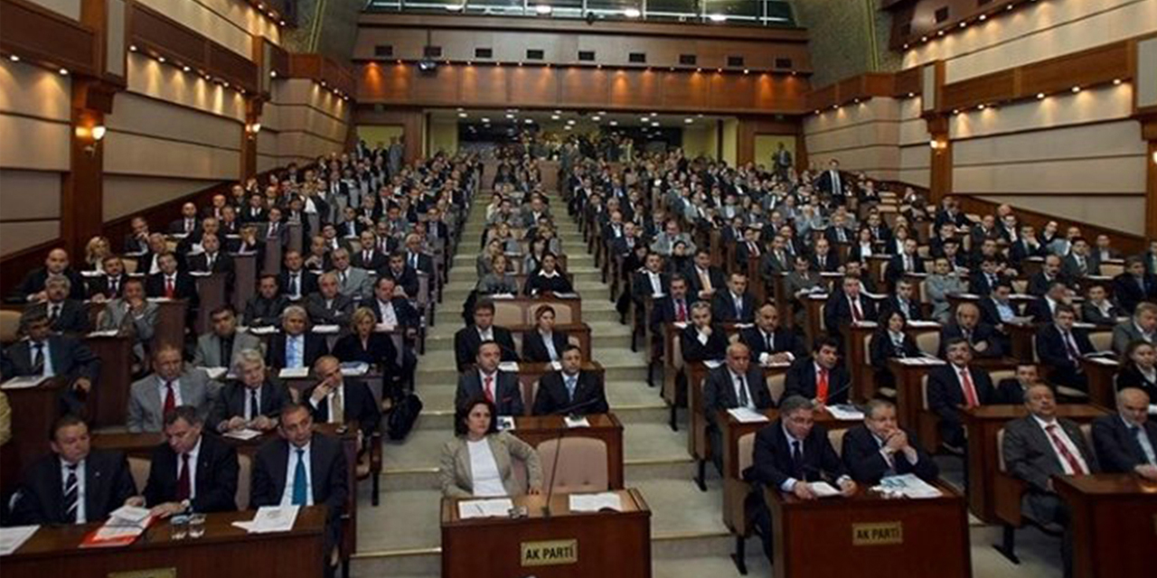 AKP'lilerin 'İBB Başkanı özür dilerse suya zam yaparız' demesi tartışma yarattı