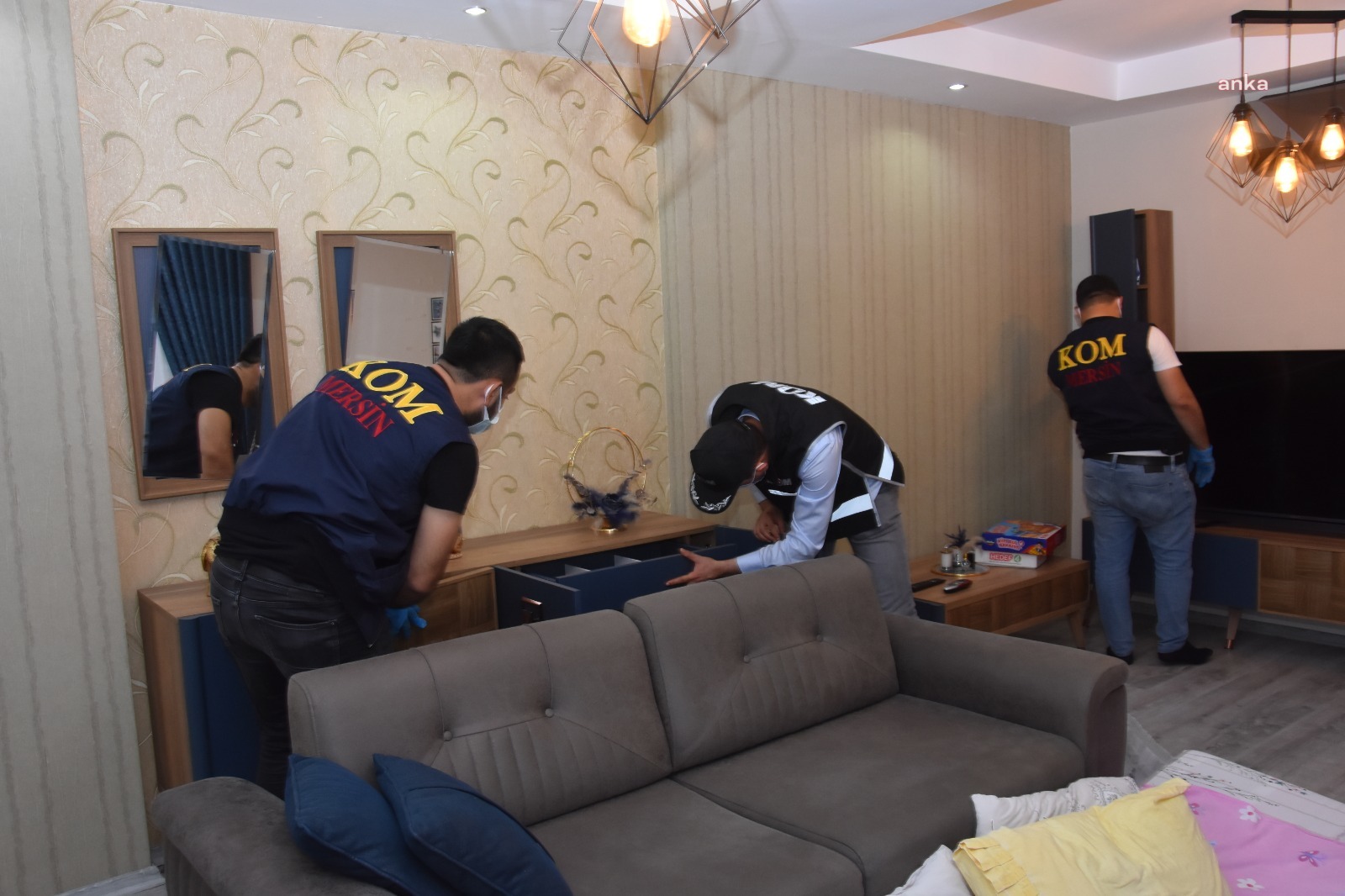 Mersin merkezli suç örgütü operasyonu: 14 ilde 79 kişi gözaltına alındı…