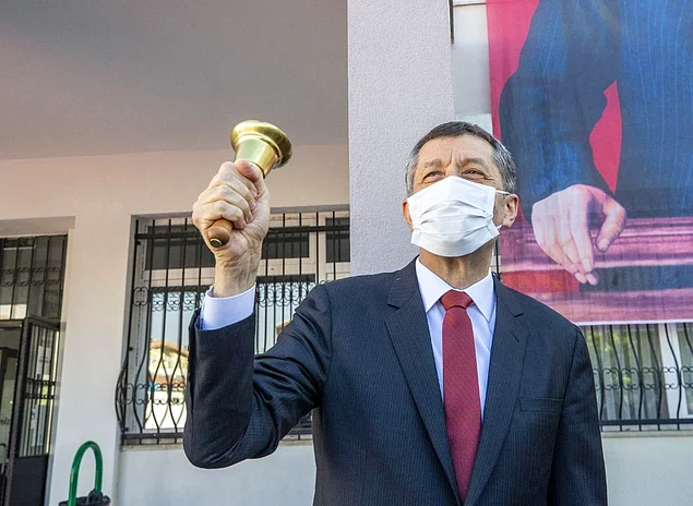 Ziya Selçuk'tan okulların 5 gün açılacağı tarih hakkında açıklama geldi