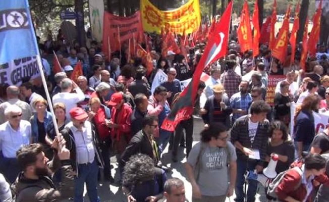 Yurttaşlar Deniz Gezmiş, Hüseyin İnan ve Yusuf Aslan'ın mezarlarına akın etti