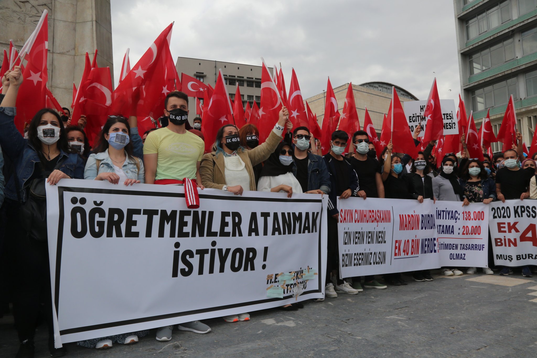 Atama bekleyen öğretmenler seslendi: “Ata bizi Erdoğan”