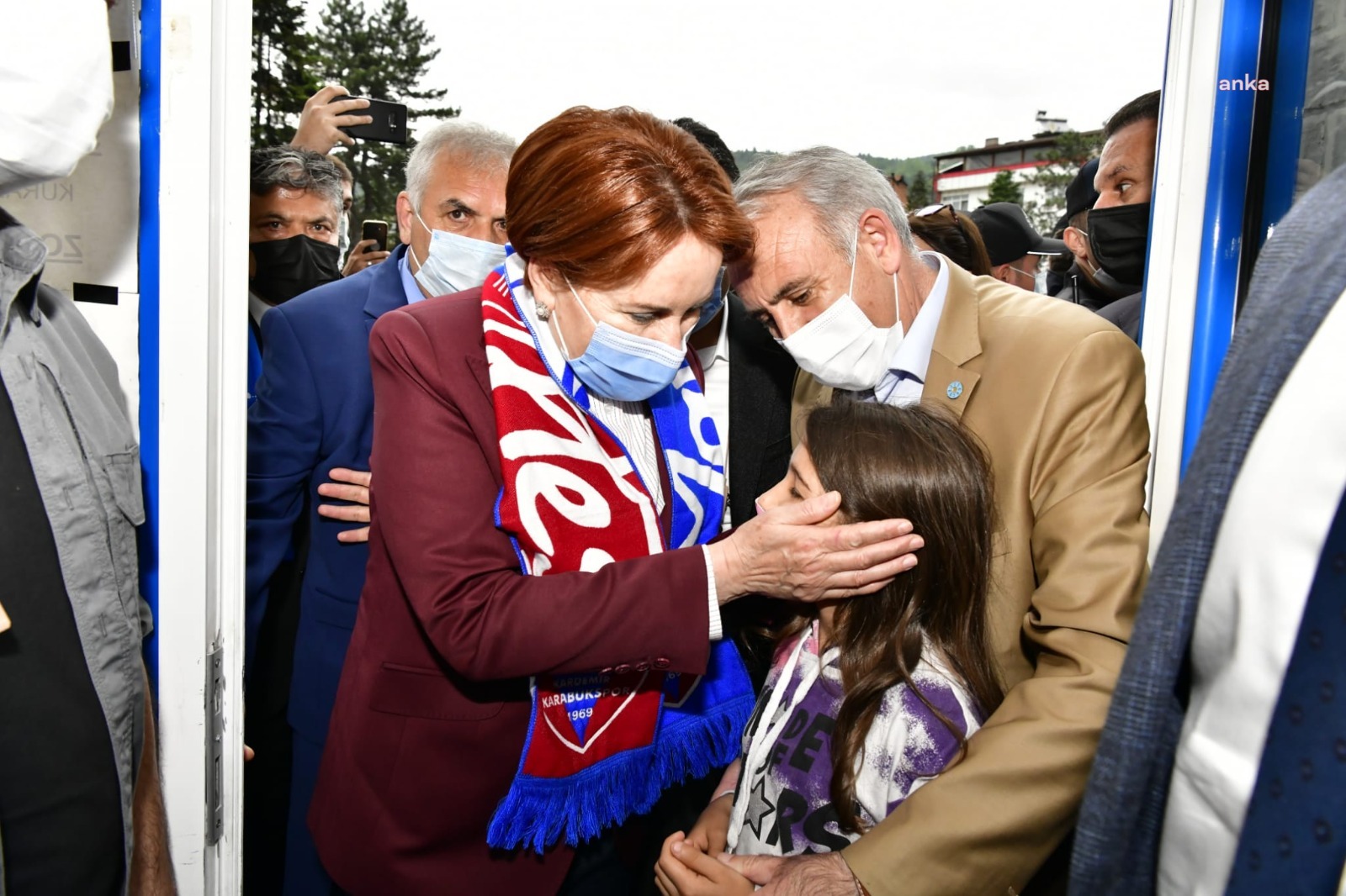 Esnaf derdini Akşener’e anlattı: “Dükkana malzeme bile alamıyoruz”