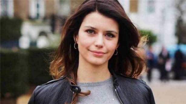 Beren Saat Ezgi Mola'ya destek verdi