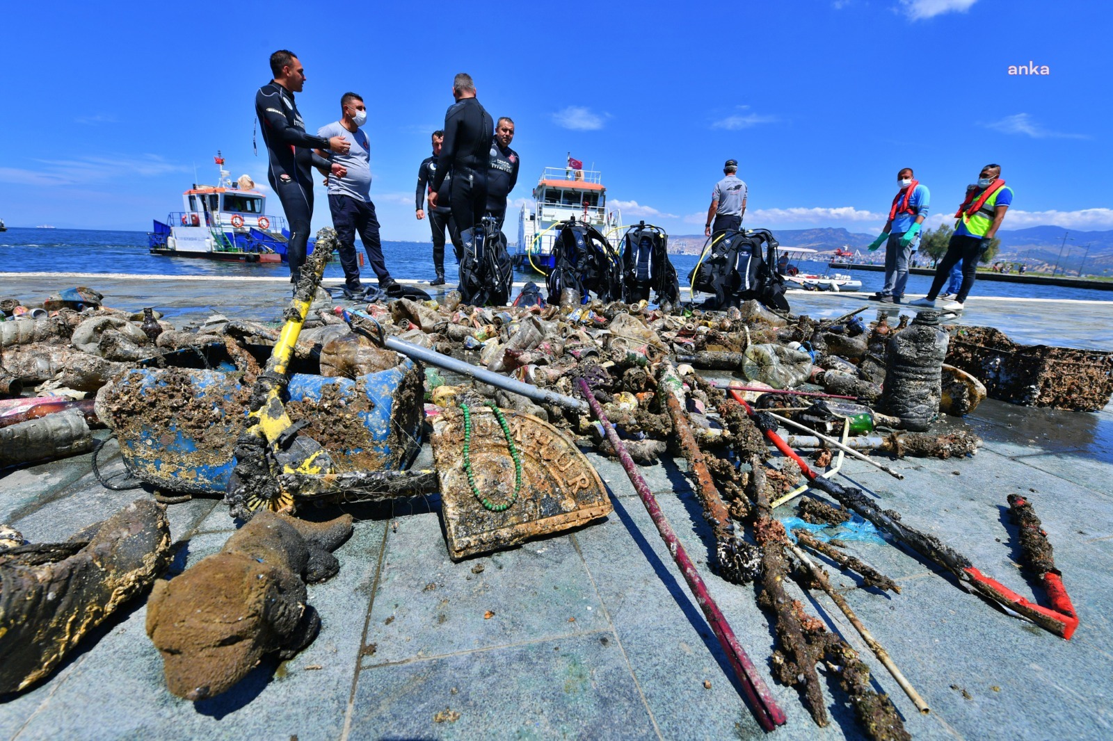 İzmir Körfezi’nde, dip temizliği…