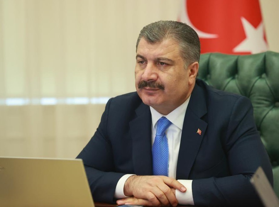 Bakan Koca’dan çevre mesajı: “Maskeleri atacağız ama yere değil”