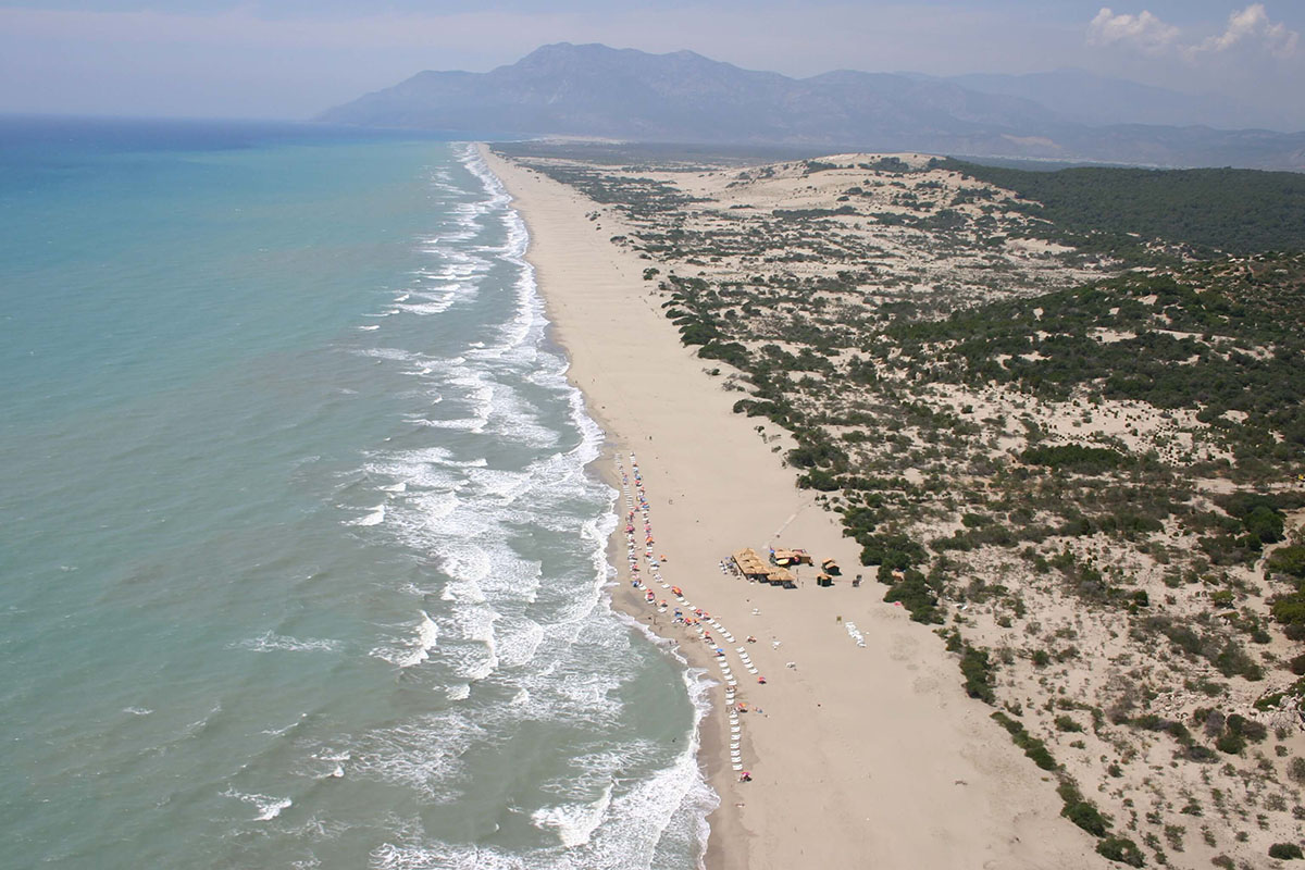 Patara Plajı'ndan 2 bin kamyon kumu kim çaldı?