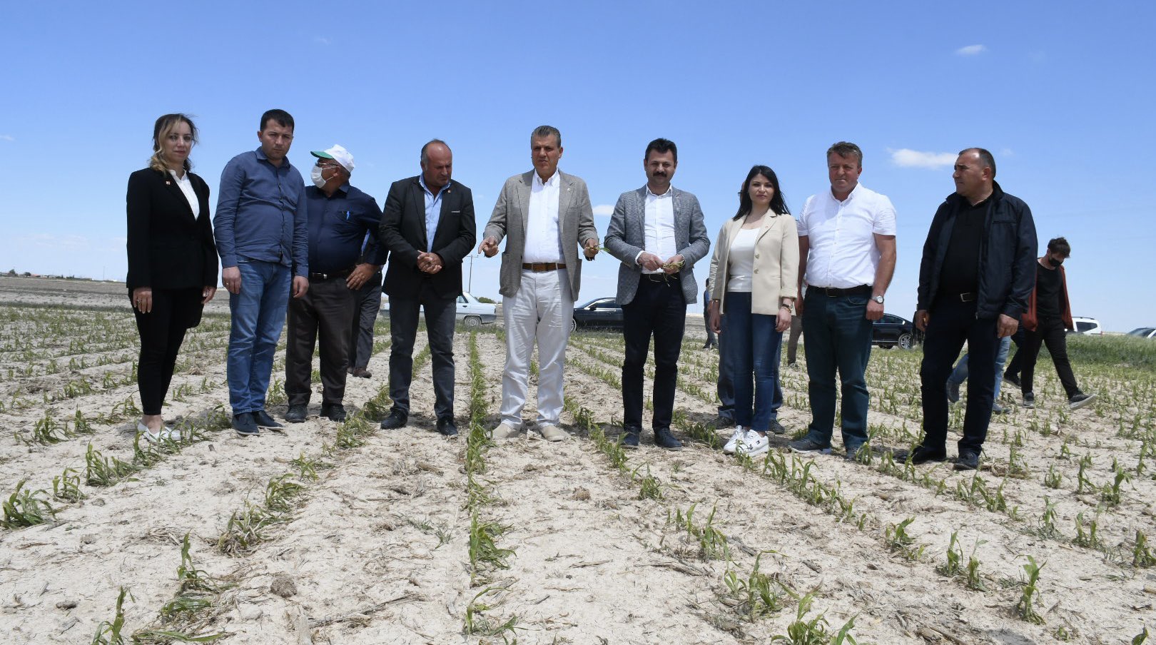 CHP Heyeti, Aksaray'da dolu mağduru üreticilerle buluştu: "Çiftçiyi lastik ayakkabı alamayacak hale getirenler utansın"