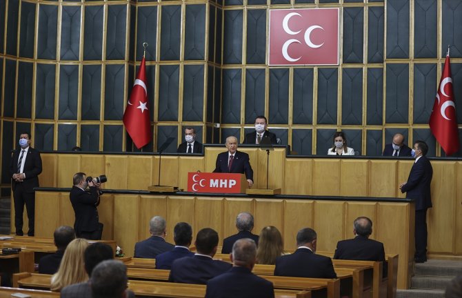 MHP grup toplantısında yerler boş kaldı